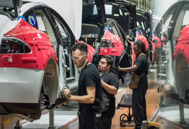 startling amount that elon musk pays tesla employees as the richest man in 13547
