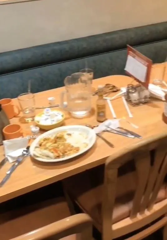 viewers divided after waitress shows the difference between how boomers and 13500