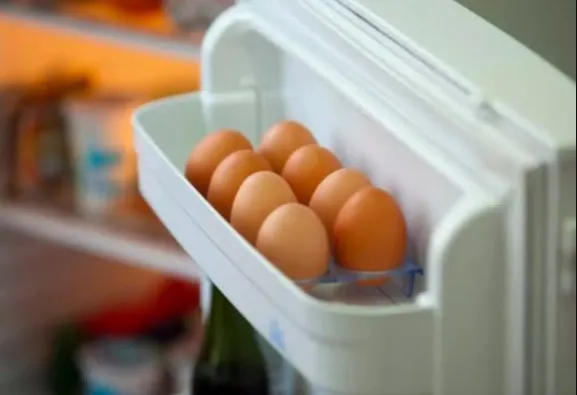people are just realizing reasons why they should never store eggs in fridg 13638