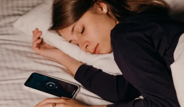 woman freaks out as history of sleep tracking app reveals strange voice tal 13623