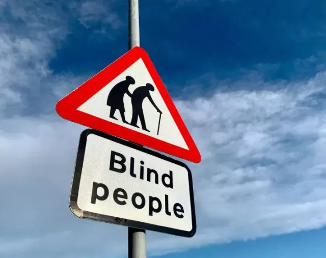 what does the little-known pedestrian crossing sign mean? 13773