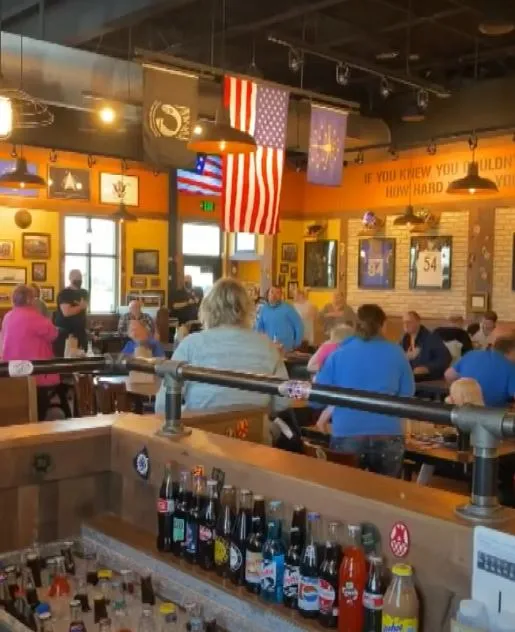 non-americans react to restaurant tradition of playing the u.s. national an 13794