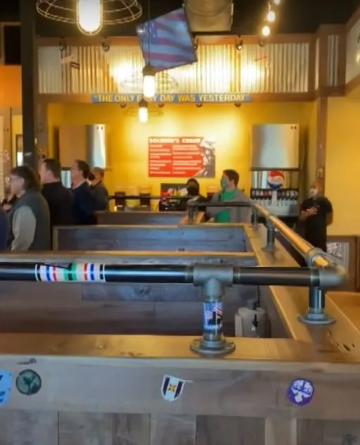 non-americans react to restaurant tradition of playing the u.s. national an 13793