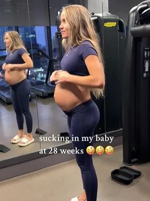pregnant woman stuns viewers by making baby bump ‘disappear’ 13814
