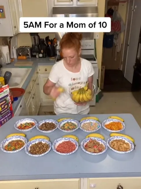 mom of 10 leaves people stunned after revealing what she serves kids for lu 13860