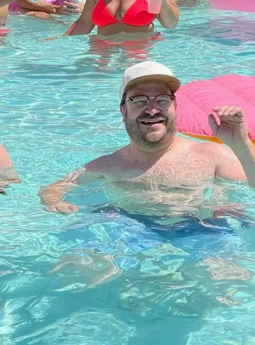 man stunned after meeting his doppelgänger on vacation 13894