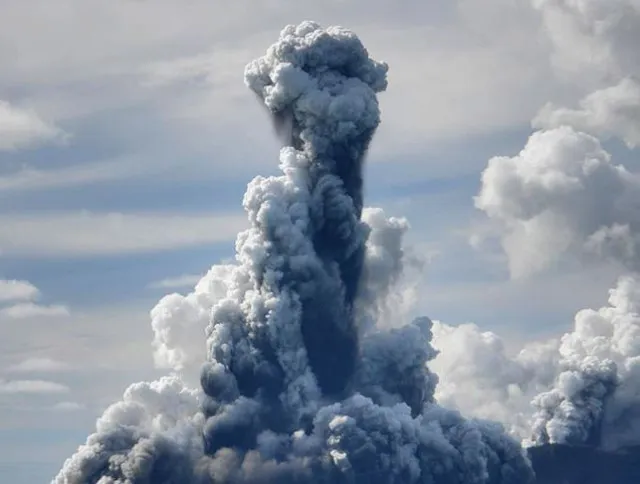 scientists warn of imminent eruption of underwater volcano off oregon coast 13909