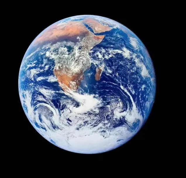 astronaut silences flat earthers with a simple gesture from space proving e 13976