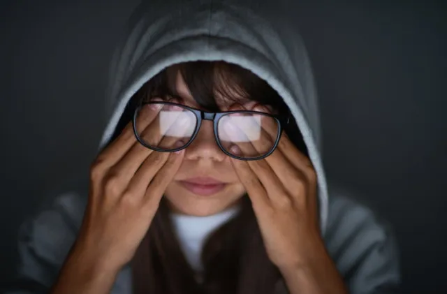 people are just learning the reason behind seeing stars when they rub eyes 14007