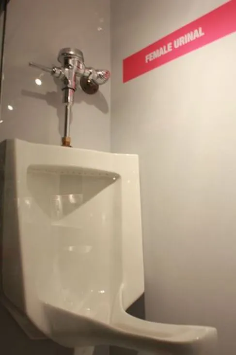 reddit user baffled after spotting a weird urinal in a public restroom 14013