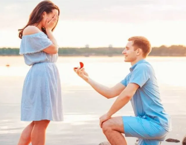 true reason why men have to kneel on knee when proposing 14144
