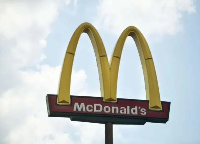 cockroaches and maggots caught on camera inside mcdonald’s 14239