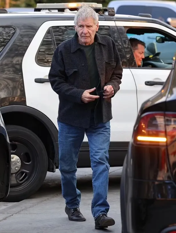 harrison ford devastated as he evacuates brentwood home over spreading la w 14207