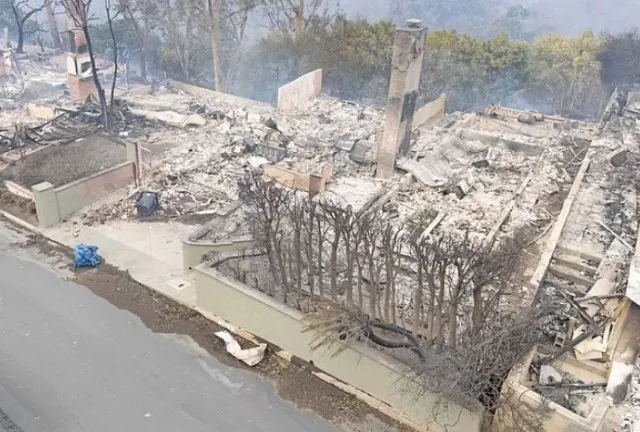 hollywood celebrities break down in tears as their homes destroyed by ragin 14161