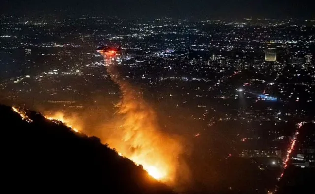 las iconic hollywood boulevard evacuated amid dangerous wildfires in celeb 14190