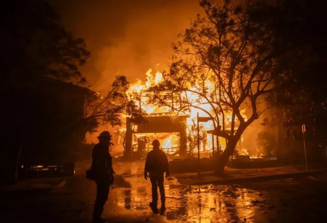 pacific palisades home of matthew perry faces wildfire threat after $8.5 mi 14150