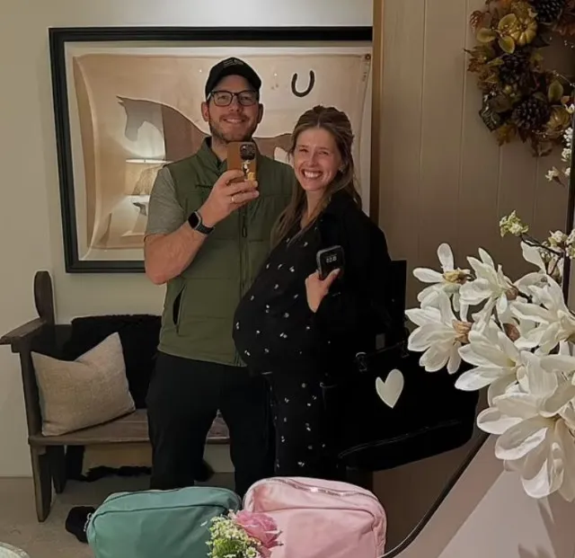 celebrities homes narrowly avoid la wildfires while neighbors face devasta 14356