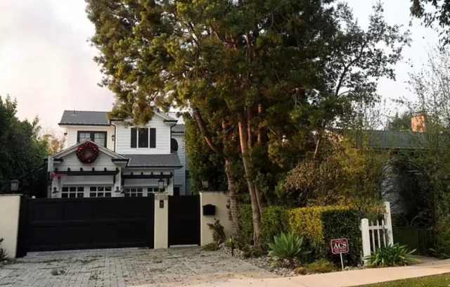 celebrities homes narrowly avoid la wildfires while neighbors face devasta 14357