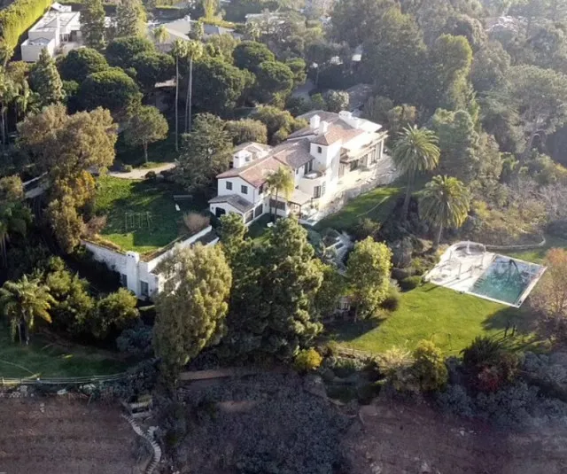 celebrities homes narrowly avoid la wildfires while neighbors face devasta 14355