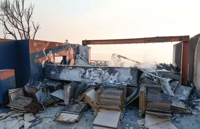 charred remains of paris hiltons malibu house seen amid la fires 14351