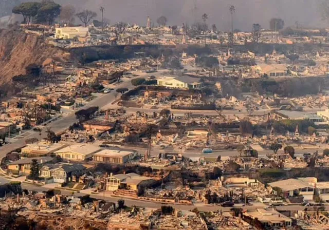 how mel gibsons malibu mansion was destroyed in devastating wildfires 14407