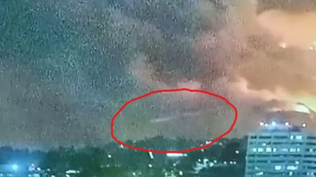 locals baffled as spotting eerie drones skimming above la wildfires 14373