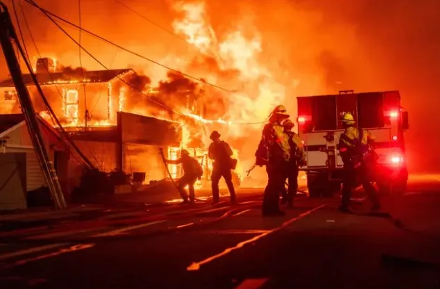 tom hanks $26m cliffside home miraculously survives the flames from ongoin 14315