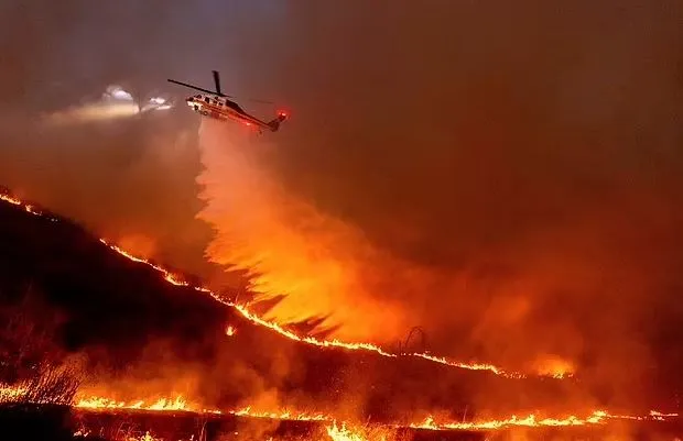 california hit by earthquake as wildfires ravage the state 14450