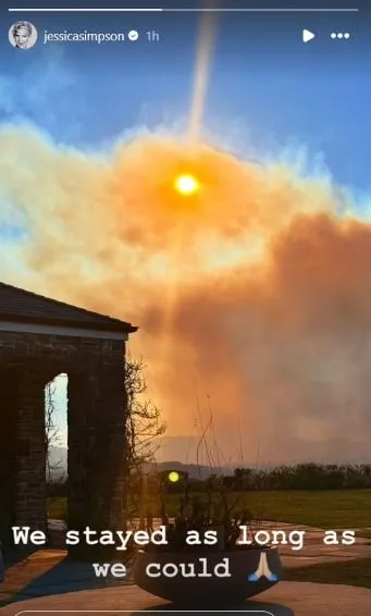 jessica simpson evacuates her la home amid wildfire threat 14441