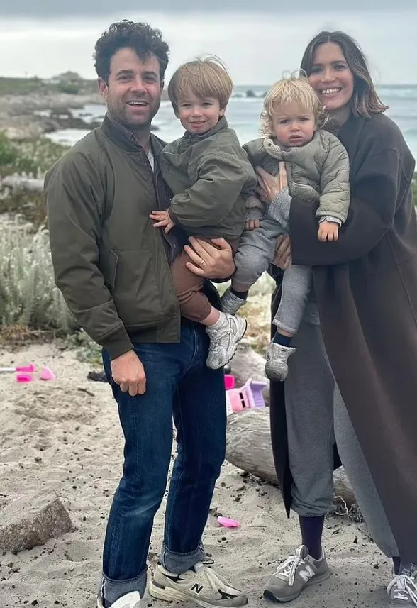 mandy moore criticized after creating gofundme page amid spreading la wildf 14452
