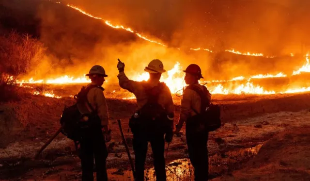 la elite criticized as paying $2k hourly for private firefighters to protec 14527