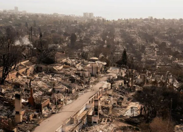 la millionaires hire $2,000/hour private firefighters as city struggles to 14590