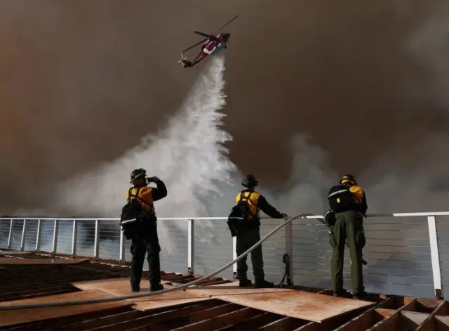 la millionaires hire $2,000/hour private firefighters as city struggles to 14593