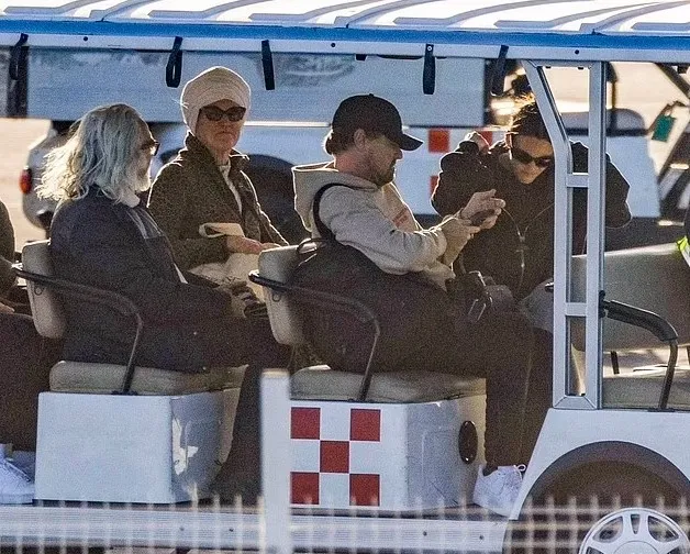 leonardo dicaprio and vittoria ceretti spotted fleeing la wildfires on priv 14619
