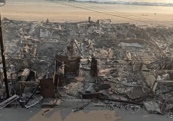 la wildfires destroy dozens of celebrities homes and force thousands to ev 14718