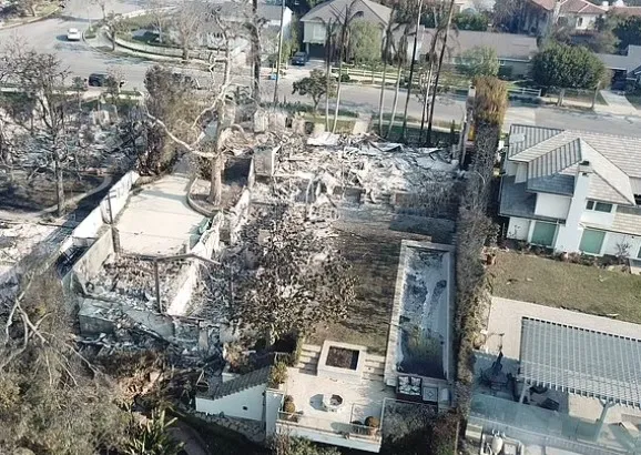 la wildfires destroy dozens of celebrities homes and force thousands to ev 14719