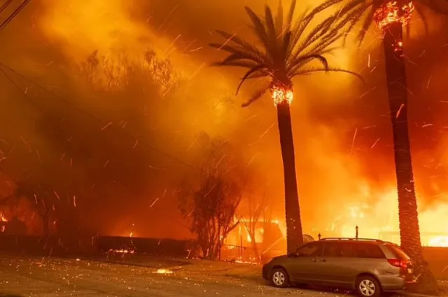 meteorologist hailed a hero for saving hundreds of lives with early predict 14731