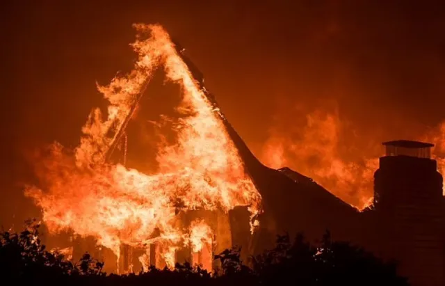 meteorologist hailed a hero for saving hundreds of lives with early predict 14729