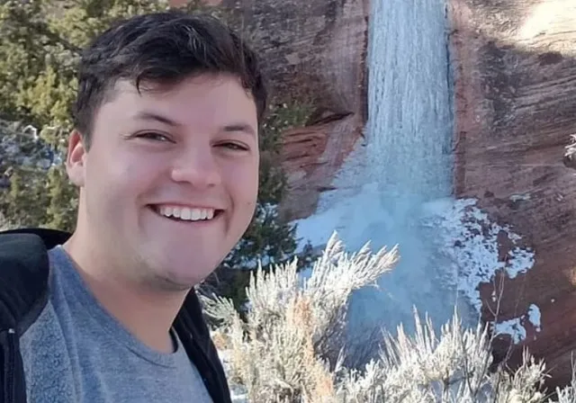 meteorologist hailed a hero for saving hundreds of lives with early predict 14732