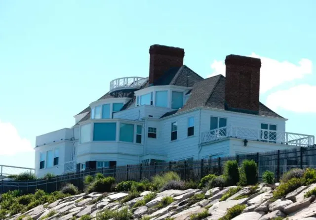 taylor swift expands her $17.75m rhode island mansion after reaching billio 14749