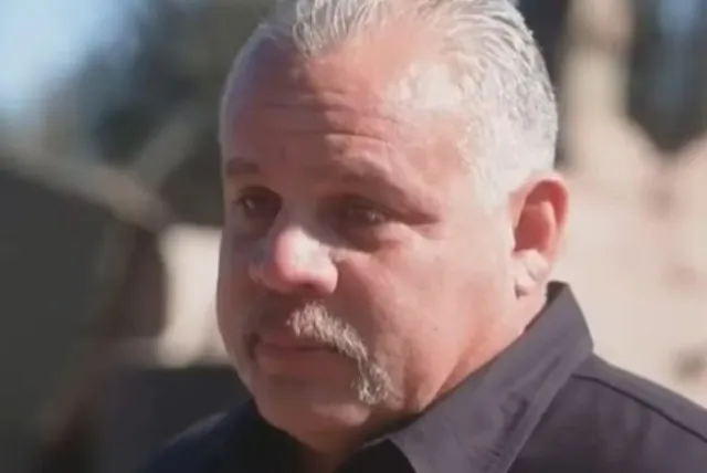 la firefighter leader breaks down in tears over burned ruins after years of 14877