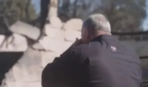 la firefighter leader breaks down in tears over burned ruins after years of 14875