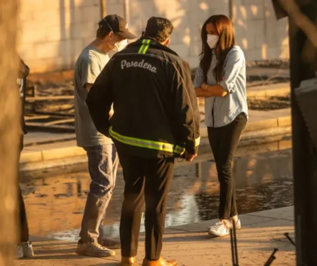 meghan markle criticized as a disaster tourist after being spotted casual 14857