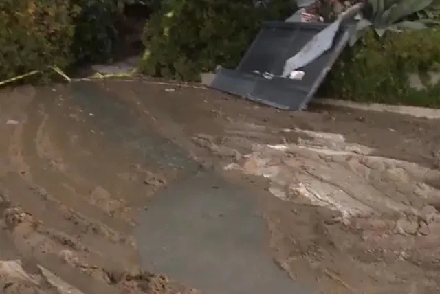 house that survived la wildfires destroyed by landslide 15037