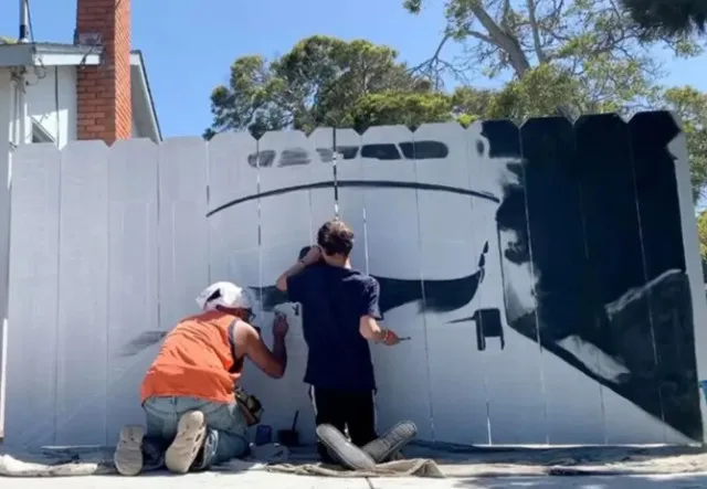 man ordered to build fence around his boat responds to the city by painting 14959