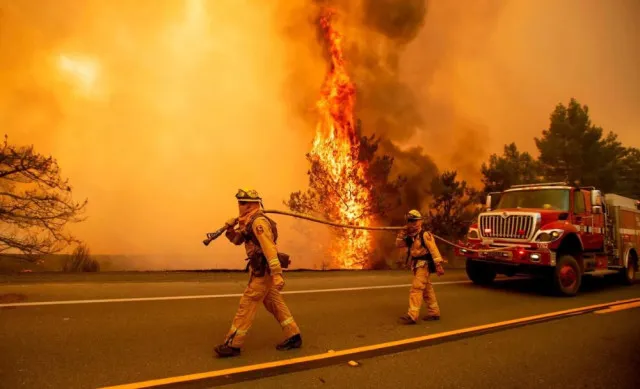 mel gibson stunned by firefighters bombshell claim on drive through las f 15021
