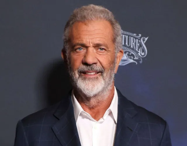 mel gibson stunned by firefighters bombshell claim on drive through las f 15019