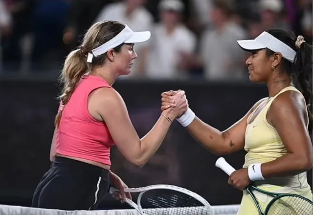tennis star hits back at shouting crowd by slapping backside and boasting o 14950