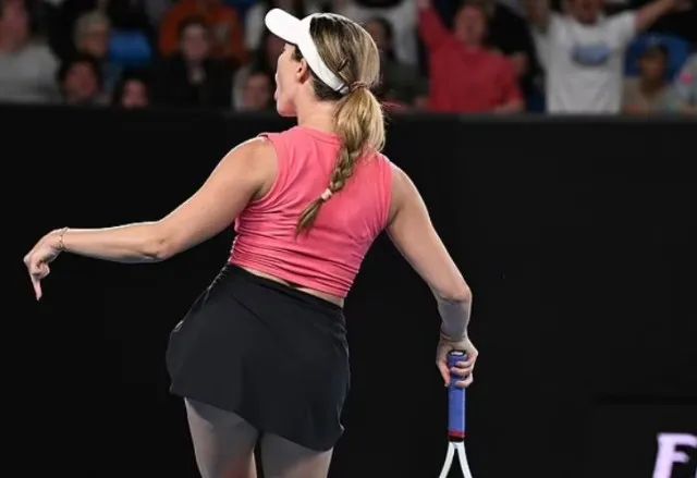 tennis star hits back at shouting crowd by slapping backside and boasting o 14946