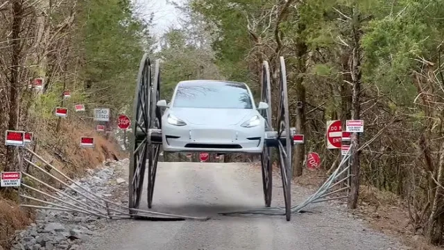 tesla owner causes a stir after adding giant 10-foot buggy wheels and drivi 14982